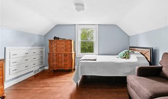 25 Woodbine St, East Providence, RI 02915