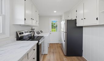 5 Lilac Ln, Brookfield, CT 06804