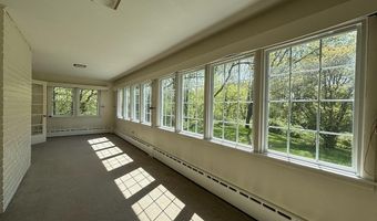 4 Noonan Ln, Albany, NY 12209