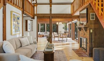 4 Lantern Ln, Bedford, MA 01730
