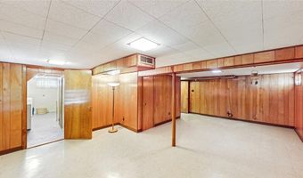 42 Plainfield Rd, Albertson, NY 11507