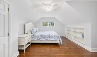10 Linden Gate Ln, Newport, RI 02840