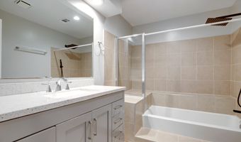 7707 LAFAYETTE FOREST Dr 21, Annandale, VA 22003