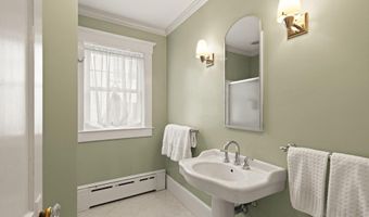 6 Gardner St, Beverly, MA 01915