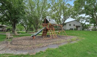 1386 Arden View Dr, Arden Hills, MN 55112