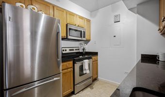 880 N POLLARD St N 923, Arlington, VA 22203