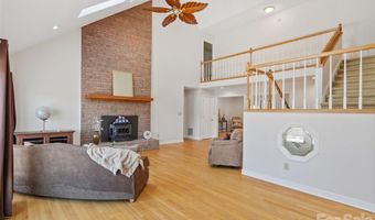 126 Hillcrest Dr, Barnardsville, NC 28709