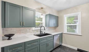 519 W SUMMER St, Appleton, WI 54911