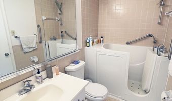 48 Sutton Pl 48, Bloomfield, CT 06002