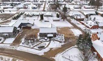 4402 220Th Trl, Amana, IA 52203