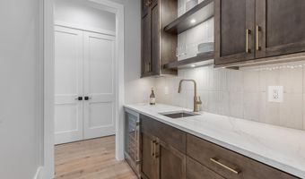 809 N KENMORE St, Arlington, VA 22201