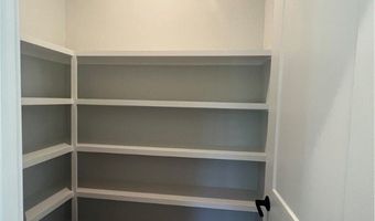 825 Club Dr W, Aurora, OH 44202