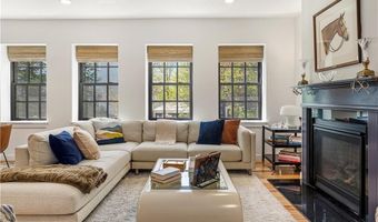 27 High St 2, Newport, RI 02840