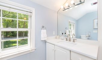 60 Old Wood Rd, Avon, CT 06001