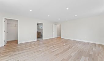 18 Sextant Dr, Barnegat, NJ 08005