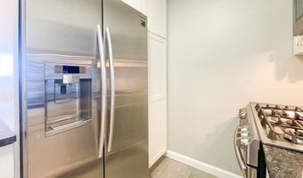 9 Hawthorne Place 11J, Boston, MA 02114