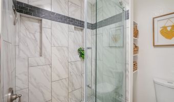 594 Mananai Pl 21T, Honolulu, HI 96818