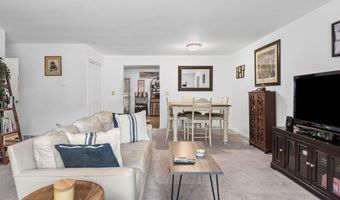 137 Point Of Woods Dr, Albany, NY 12203