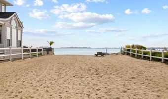 5 Hammock Pkwy, Clinton, CT 06413