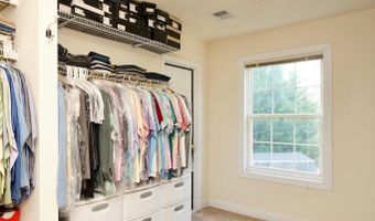 7801 RIDGEWOOD Dr, Annandale, VA 22003