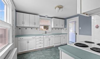 53 Admiral Kalbfus Rd, Newport, RI 02840