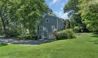 27 Fairway Dr, North Kingstown, RI 02852