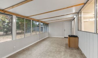 5094 DAISY St, Springfield, OR 97478