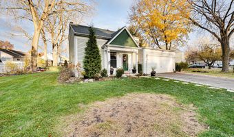 1715 Riverwood Dr, Algonquin, IL 60102