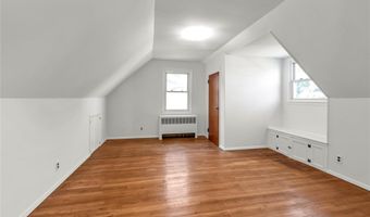 65 Grant Ave, Albertson, NY 11507