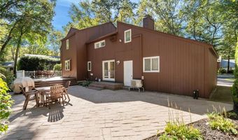 24 GREENWOOD Ln, Lincoln, RI 02865