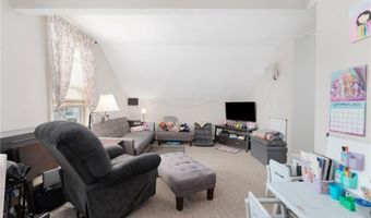 91 Warren Ave, Cranston, RI 02920
