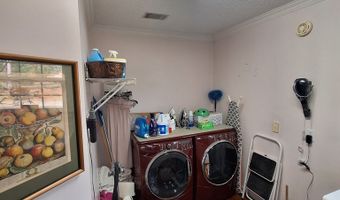 250 Weatherly Dr, Baxley, GA 31513