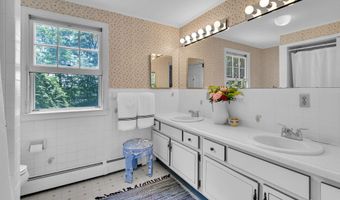 3 Deerfield Dr, Clinton, CT 06413