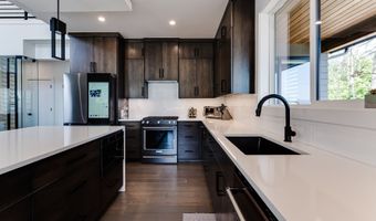 967 S 66TH Pl, Springfield, OR 97478