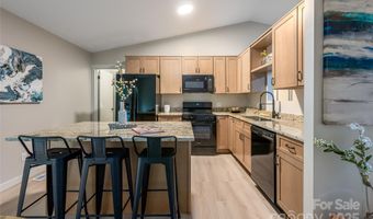6 Valleywood Ct, Asheville, NC 28803