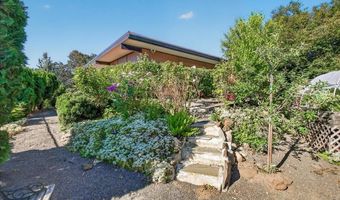 738 Fairway Ct, Ashland, OR 97520