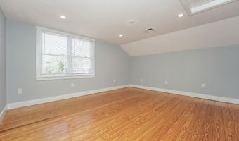 240 Oak St, Centerville, MA 02632