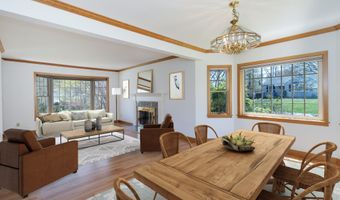 9 Howd Ave, Branford, CT 06405