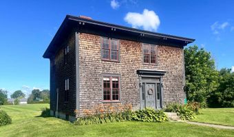 382 S Main St, Alburgh, VT 05440