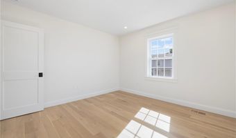 40 Atlantic St, Newport, RI 02840