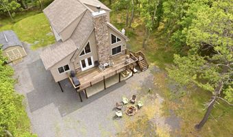 15 Bishop Cir, Albrightsville, PA 18210