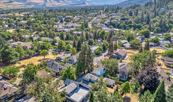 117 High St, Ashland, OR 97520