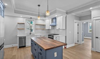 20 Summer St, Newport, RI 02840