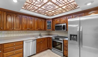 1101 S ARLINGTON RIDGE Rd 214, Arlington, VA 22202