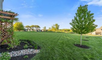 4313 Lakeview Ter, Basehor, KS 66007