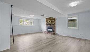 19 Irondale St, Warwick, RI 02886