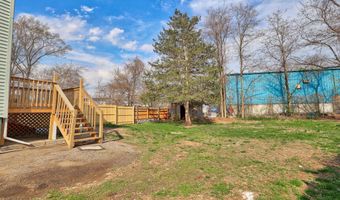 71 Sunshine Cir, Bridgeport, CT 06606