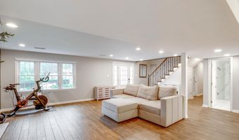 8217 CINDY Ln, Bethesda, MD 20817