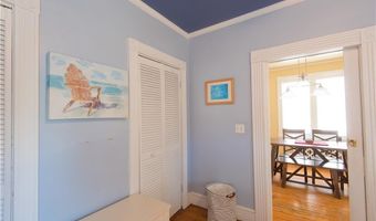 44 Hammond St, Newport, RI 02840