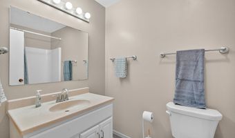 1915 NW Hickory Ln 8, Ankeny, IA 50023